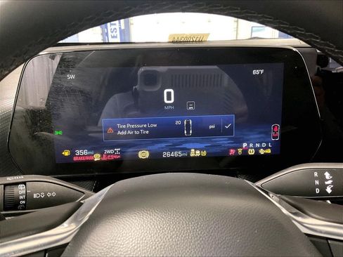 Used 2025 Chevrolet Equinox LT AWD/4WD image 24