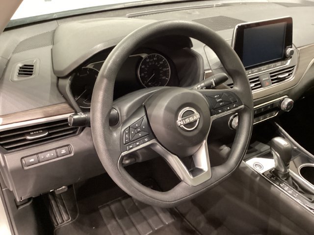 Used 2024 Nissan Altima 2.5 SV FWD image 29