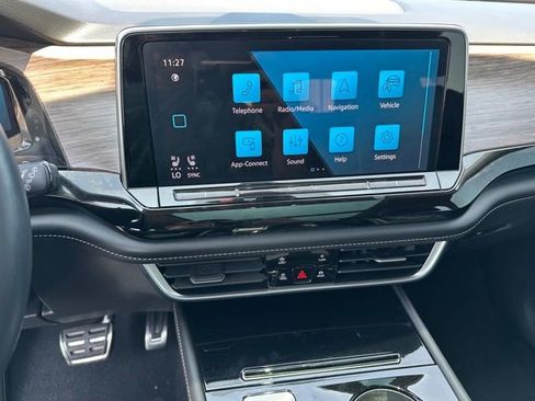 Used 2024 Volkswagen Atlas SEL Premium R-Line image 29