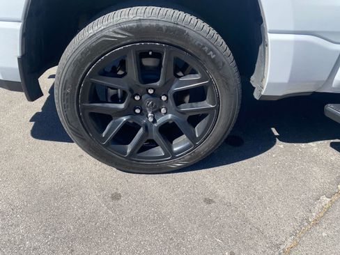 Used 2024 RAM 1500 Laramie AWD/4WD image 5
