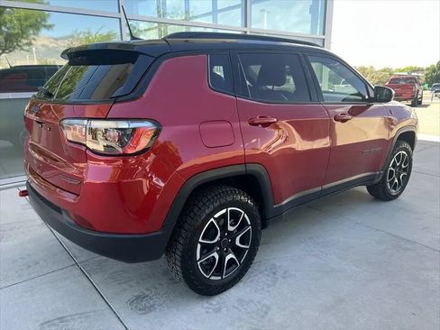 Used 2025 Jeep Compass Trailhawk AWD/4WD image 7