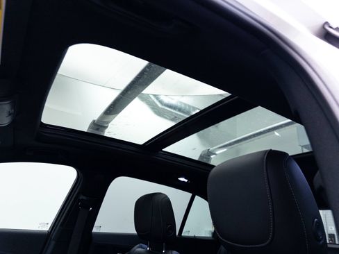 Used 2021 Cadillac XT4 Premium Luxury AWD/4WD image 5