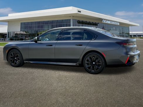 Used 2025 BMW 760i xDrive w/ Premium Package image 7