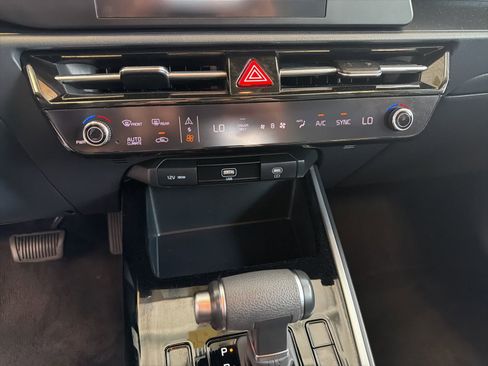 Used 2025 Kia Niro LX FWD image 23
