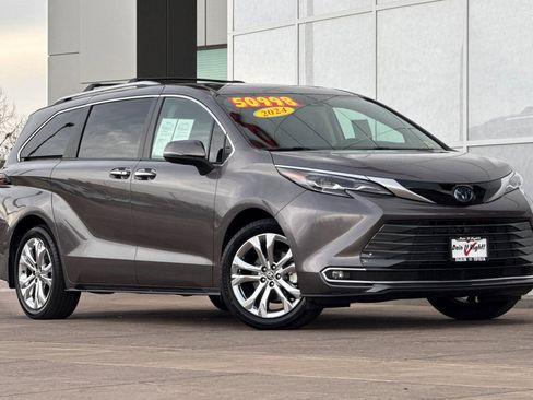 Certified 2024 Toyota Sienna Platinum image 2