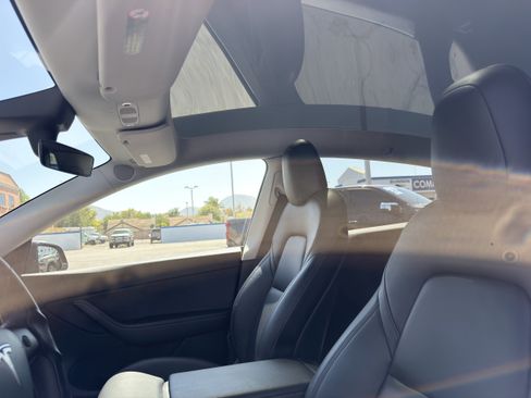 Used 2022 Tesla Model Y Performance AWD/4WD image 34