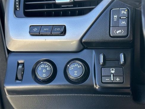 Used 2019 Chevrolet Suburban Premier w/ RST 6.2L Performance Edition image 17