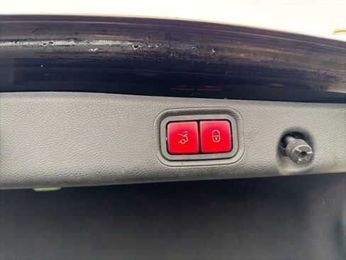 Used 2017 Mercedes-Benz E 300 4MATIC w/ Premium 2 Package image 13