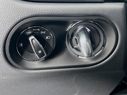 New 2026 Porsche Macan image 11