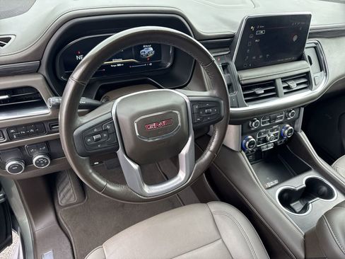 Used 2023 GMC Yukon XL SLT image 18