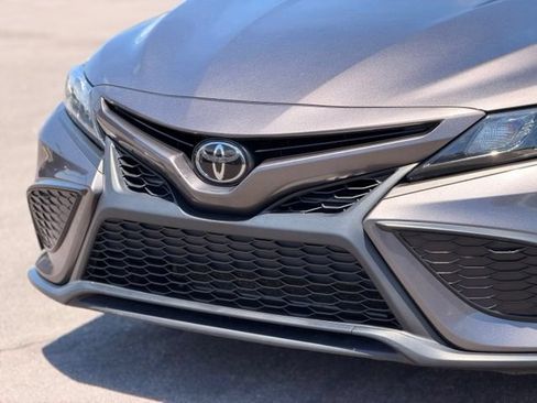 Used 2022 Toyota Camry SE FWD image 6