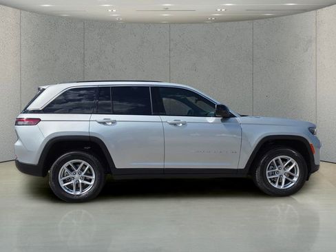 New 2026 Jeep Grand Cherokee Laredo X RWD image 3