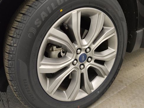 Used 2019 Ford Edge Titanium w/ Equipment Group 301A FWD image 31