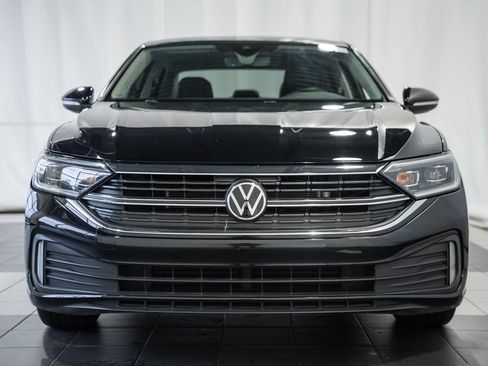 Used 2024 Volkswagen Jetta SEL FWD image 2