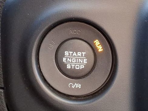 Used 2020 Jeep Wrangler Sport image 29