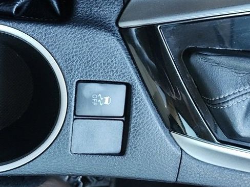 Used 2015 Toyota Corolla LE image 30