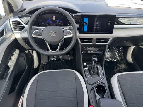 New 2025 Volkswagen Taos SE image 13