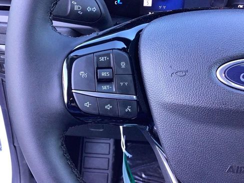 New 2025 Ford Escape SE FWD image 16