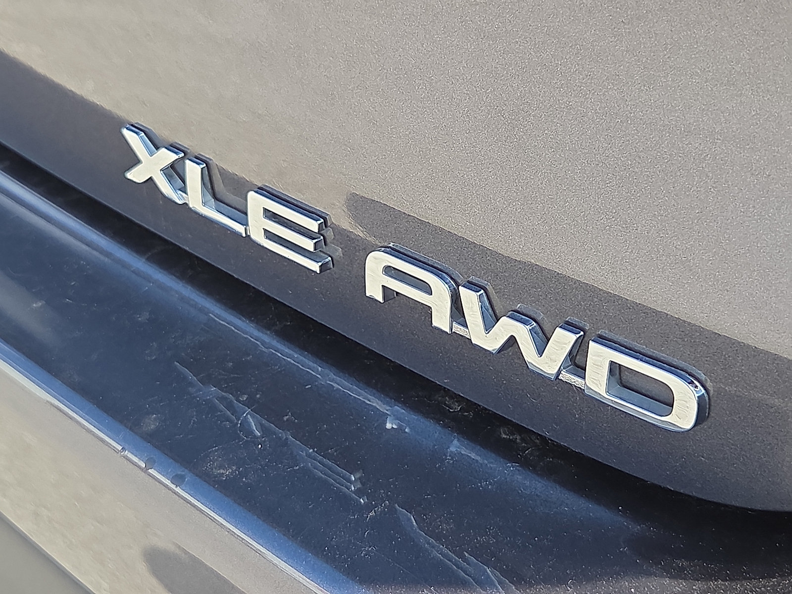 Used 2024 Toyota Highlander XLE AWD/4WD image 8