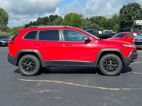 Used 2017 Jeep Cherokee Trailhawk w/ Cold Weather Group AWD/4WD image 25