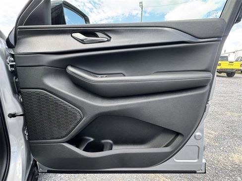 New 2025 Jeep Grand Cherokee L Laredo image 14