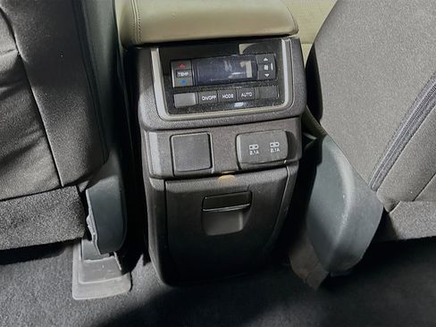 Used 2019 Subaru Ascent Premium image 30