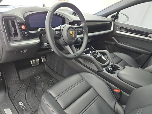 Used 2024 Porsche Cayenne S image 16