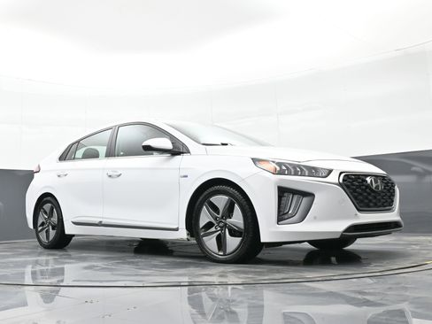 Used 2020 Hyundai Ioniq Limited image 38