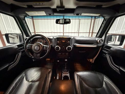 Used 2017 Jeep Wrangler Unlimited Rubicon w/ Connectivity Group AWD/4WD image 15