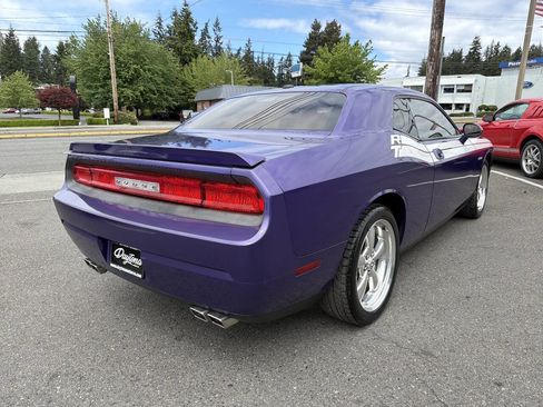Used 2010 Dodge Challenger R/T RWD image 9