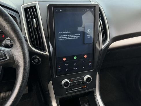 Certified 2024 Ford Edge SE image 19