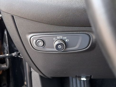 Used 2023 Chevrolet Equinox LT FWD image 24