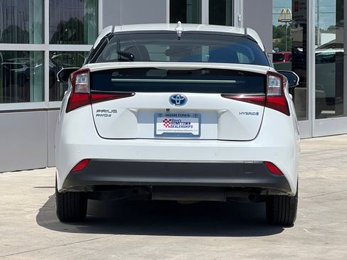 Certified 2022 Toyota Prius LE image 5