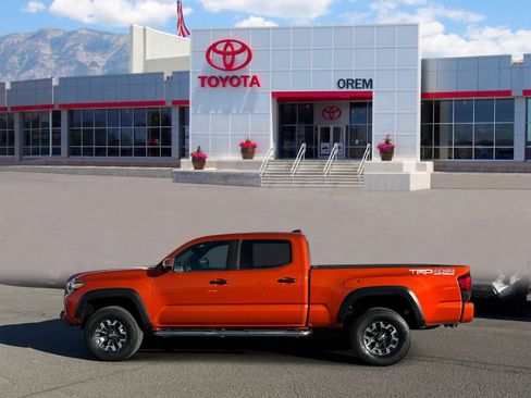 Used 2018 Toyota Tacoma TRD Off-Road w/ Technology Package AWD/4WD image 6