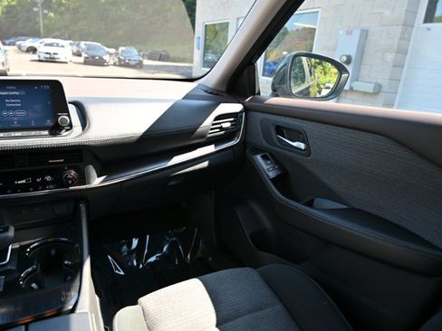 Used 2023 Nissan Rogue SV FWD image 11