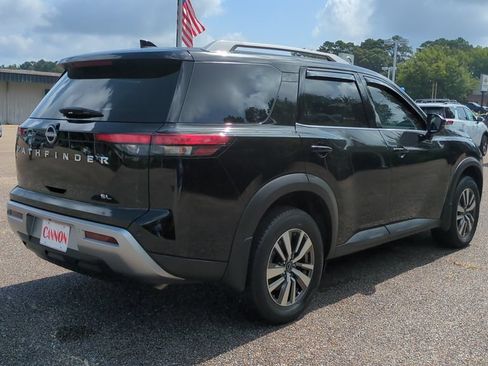Used 2025 Nissan Pathfinder SL FWD image 5
