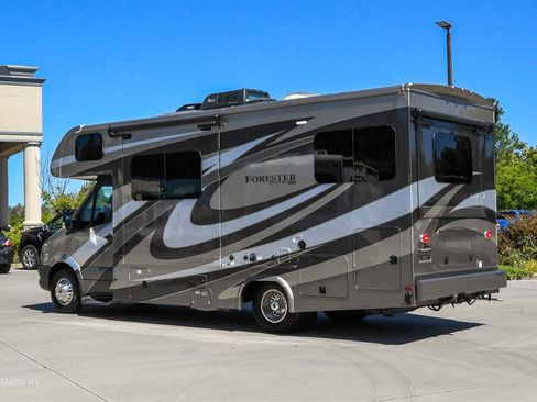 Used 2018 Mercedes-Benz Sprinter 3500 image 2