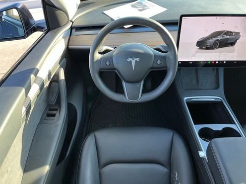 Used 2025 Tesla Model Y Long Range AWD/4WD image 9
