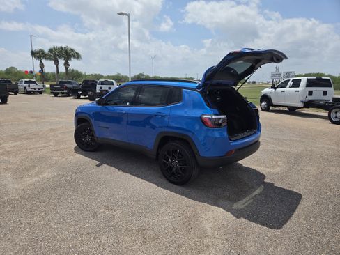 New 2026 Jeep Compass Latitude image 24