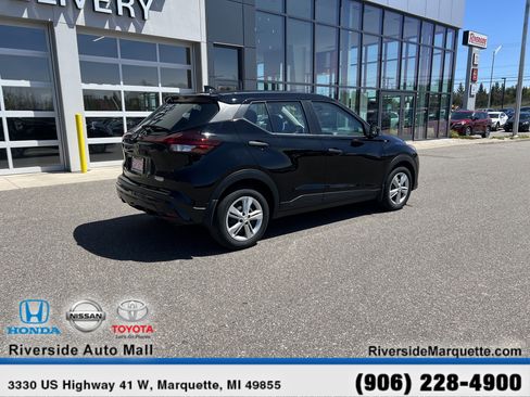 Used 2023 Nissan Kicks S image 5