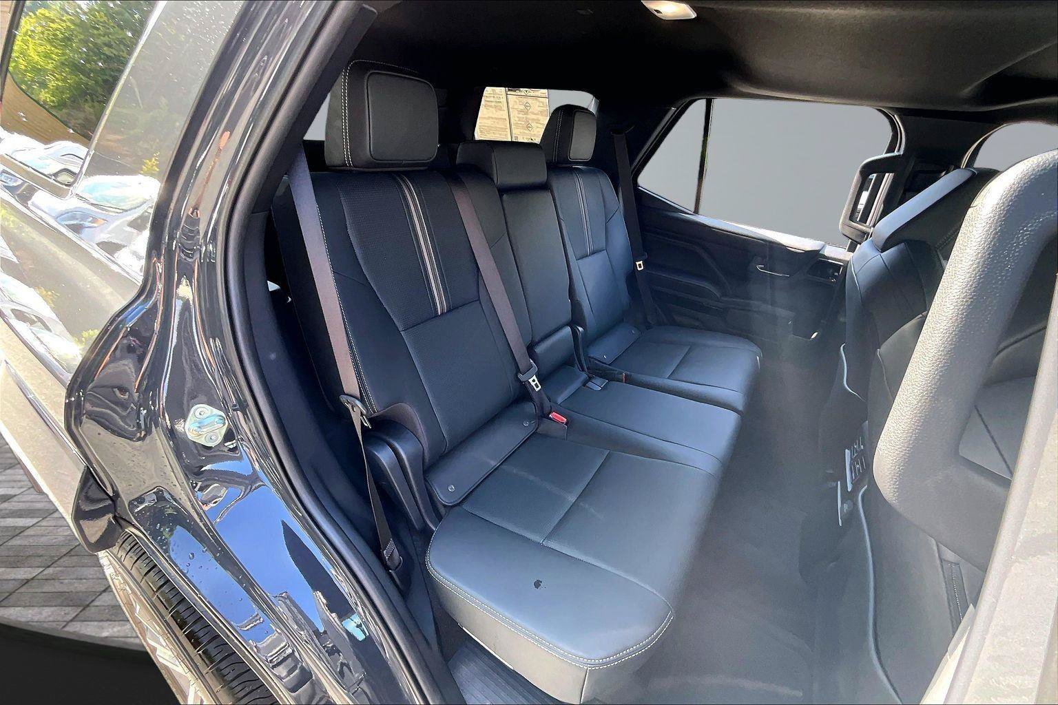 Used 2025 Toyota 4Runner Limited AWD/4WD image 27