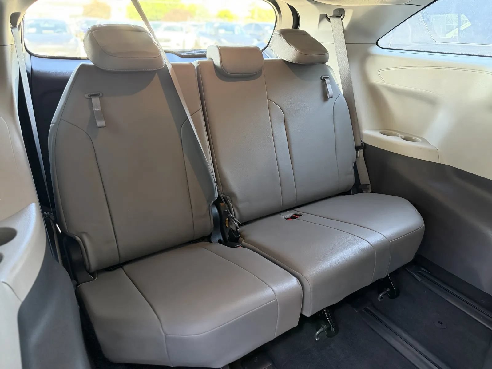 Used 2022 Toyota Sienna XLE FWD image 19