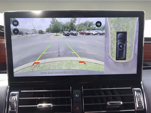 Used 2024 Lincoln Navigator Premiere AWD/4WD image 25