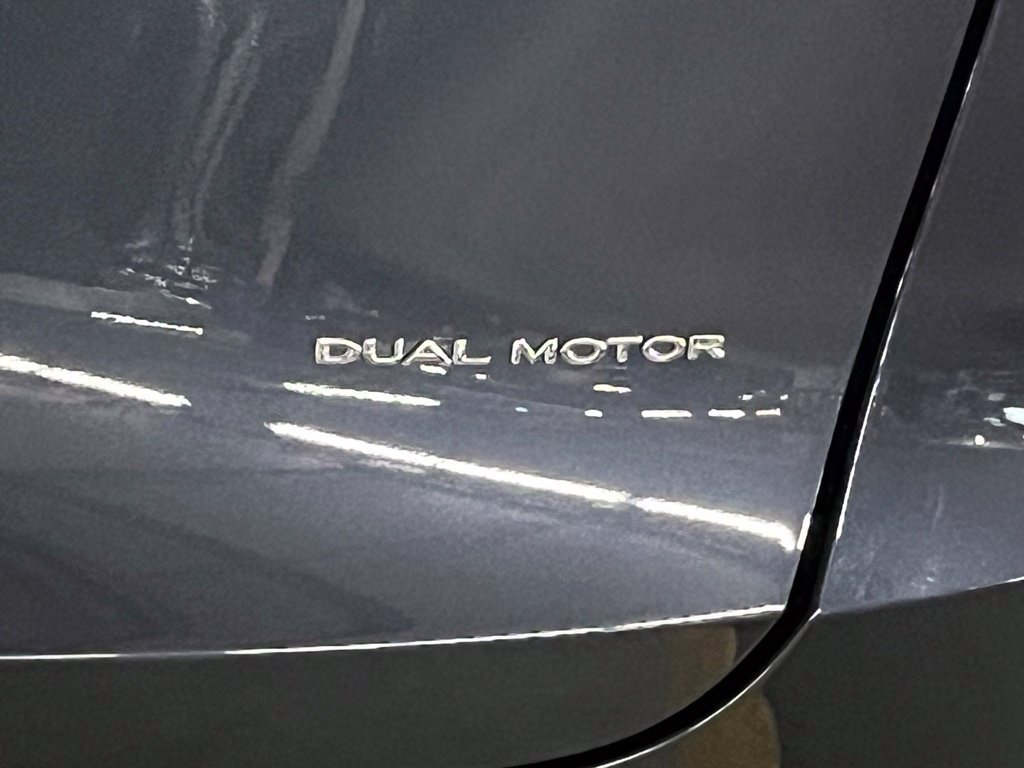 Used 2024 Tesla Model Y Long Range AWD/4WD image 32