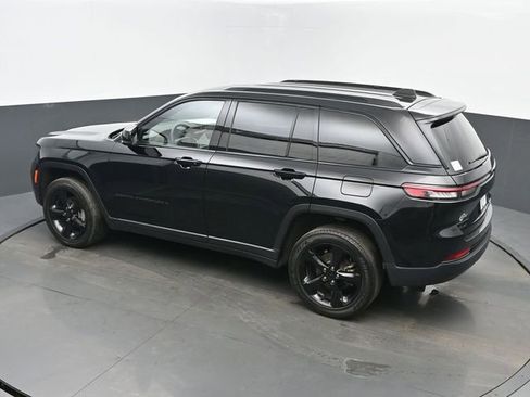 Used 2023 Jeep Grand Cherokee Altitude image 40