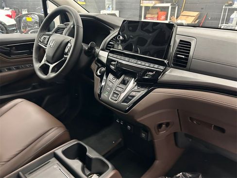 New 2026 Honda Odyssey Touring image 11