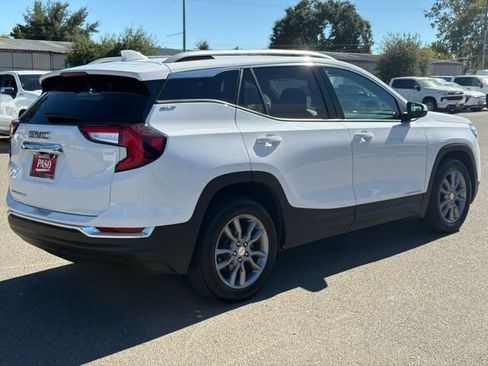 Used 2024 GMC Terrain SLT FWD image 3