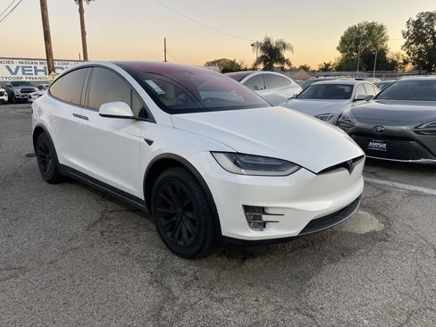 Used 2016 Tesla Model X 75D image 4