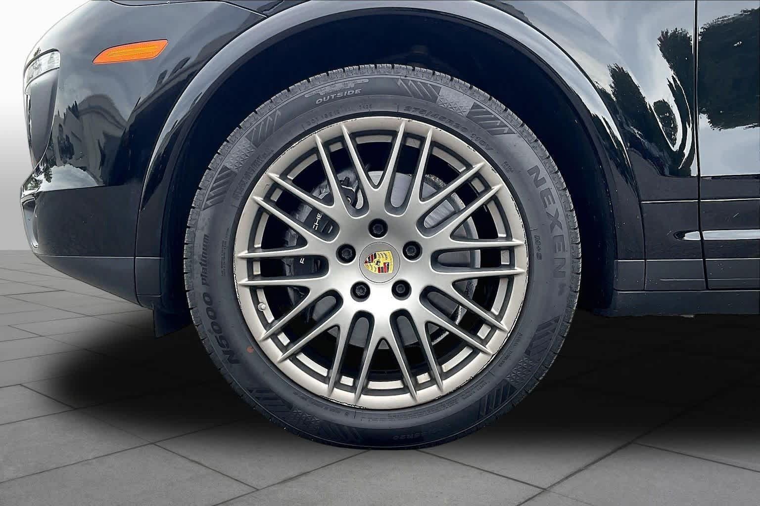 Used 2018 Porsche Cayenne AWD/4WD image 9