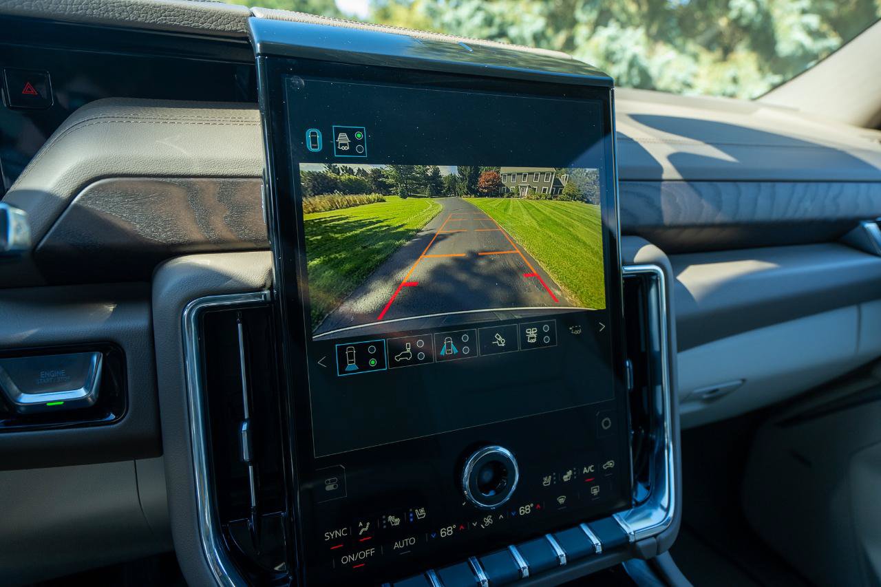 Used 2025 GMC Yukon Denali w/ Denali Reserve Package AWD/4WD image 33